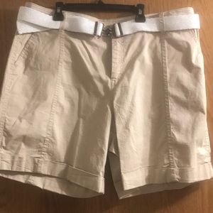 Women’s Croft & Barrow Khaki Shorts Sz 18 Stretch